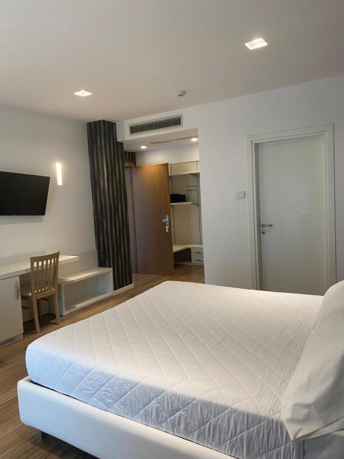 Hotel Columbia & Ninfea ลิโดดิเยโซโล ภายนอก รูปภาพ