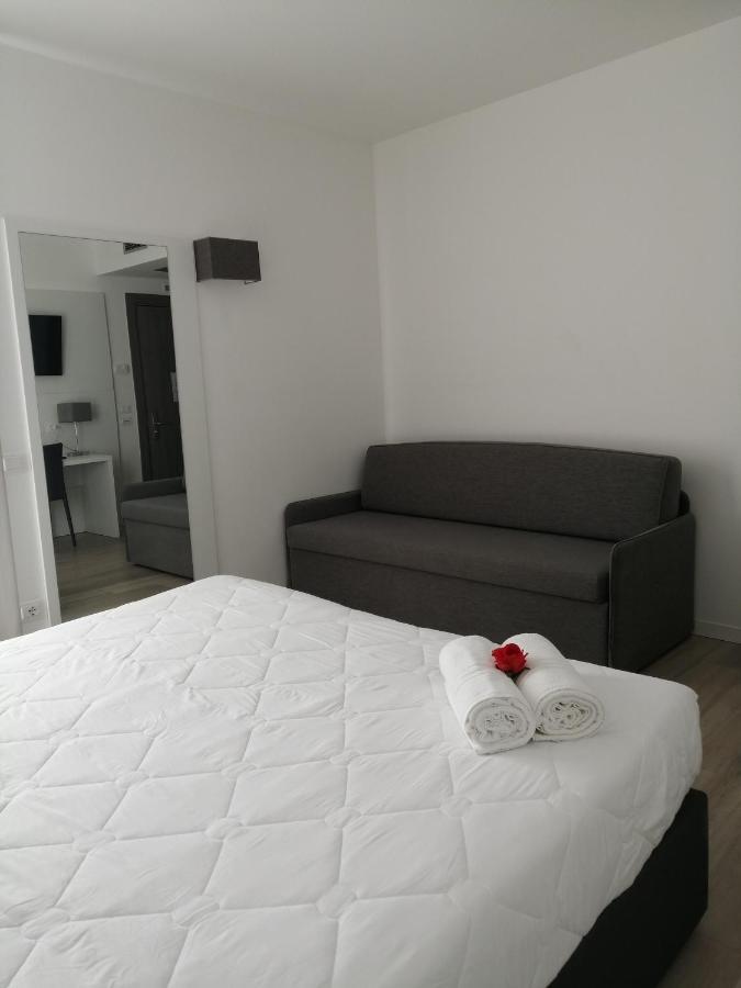 Hotel Columbia & Ninfea ลิโดดิเยโซโล ภายนอก รูปภาพ