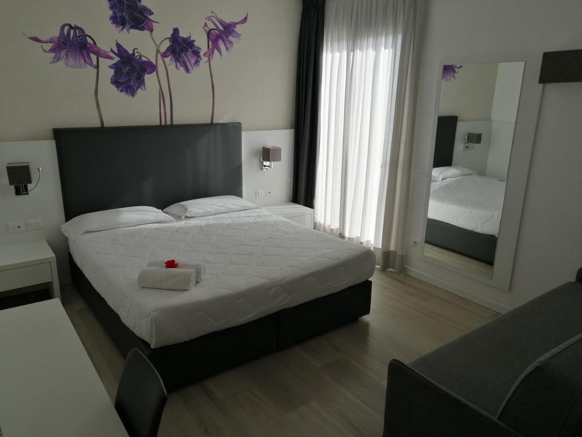 Hotel Columbia & Ninfea ลิโดดิเยโซโล ภายนอก รูปภาพ