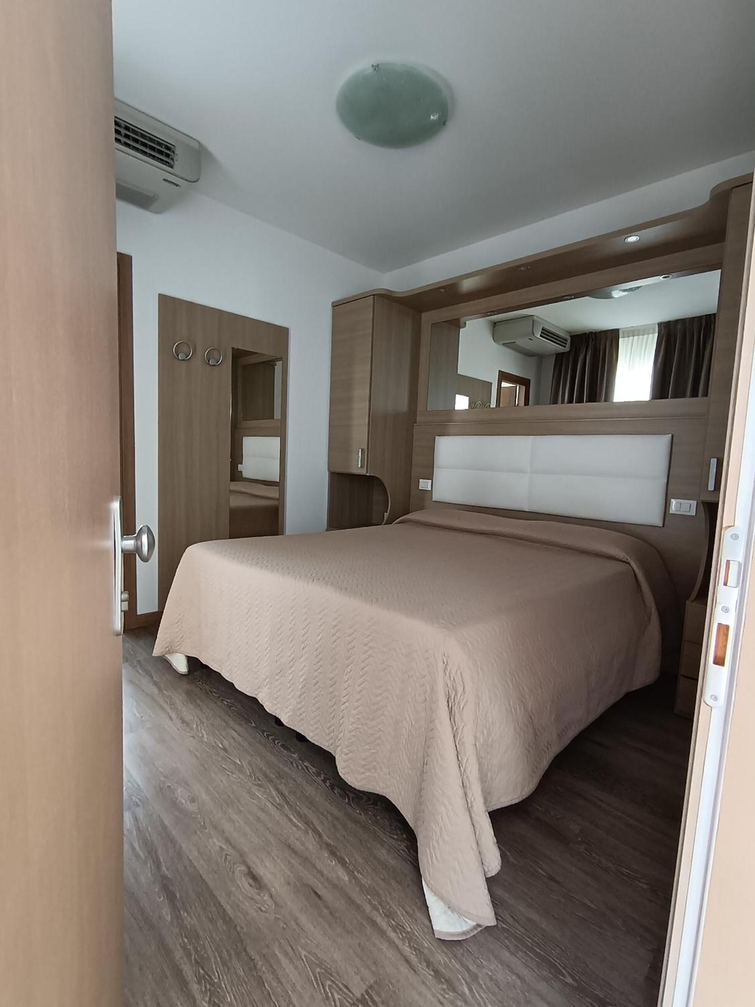 Hotel Columbia & Ninfea ลิโดดิเยโซโล ภายนอก รูปภาพ