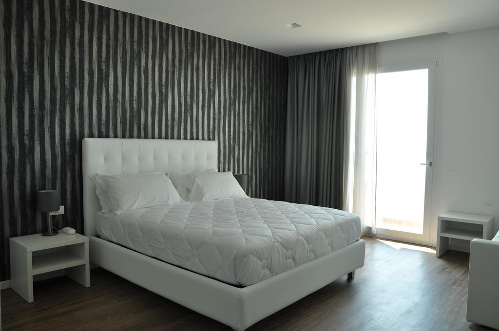 Hotel Columbia & Ninfea ลิโดดิเยโซโล ภายนอก รูปภาพ