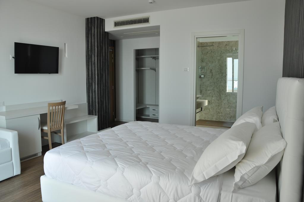 Hotel Columbia & Ninfea ลิโดดิเยโซโล ภายนอก รูปภาพ