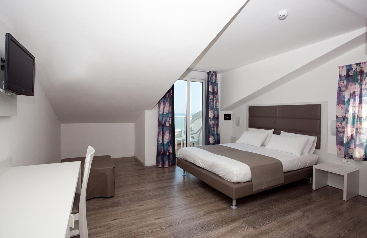 Hotel Columbia & Ninfea ลิโดดิเยโซโล ภายนอก รูปภาพ
