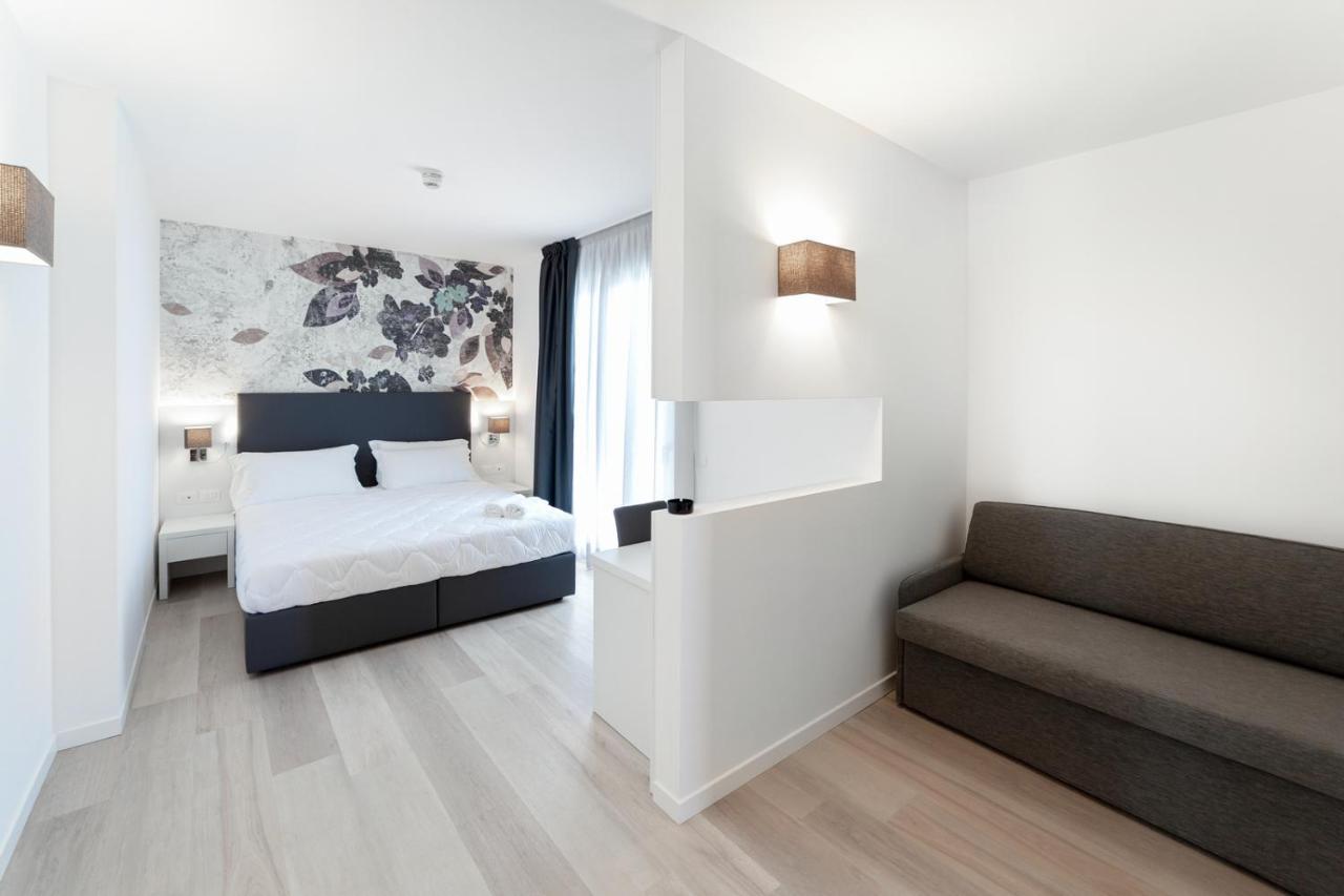 Hotel Columbia & Ninfea ลิโดดิเยโซโล ภายนอก รูปภาพ